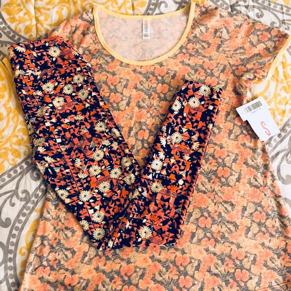 LuLaRoe Tops - SALE LULAROE Classic Top Small & OS Legging BUNDLE